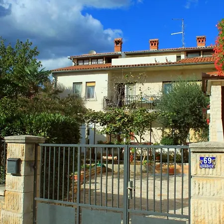 Apartman With A Parking Space - 7328 Medulin