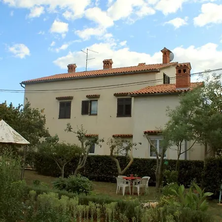 With A Parking Space - 7328 메덜린